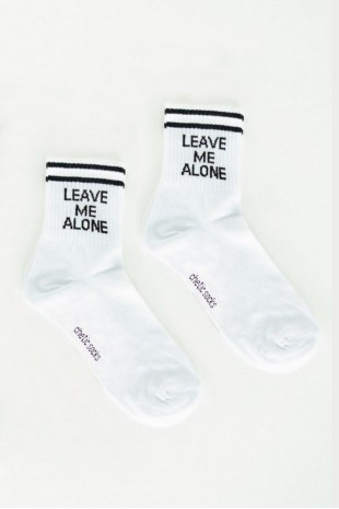 BEYAZ TENİS LEAVE ME ALONE DESENLİ ÇORAP